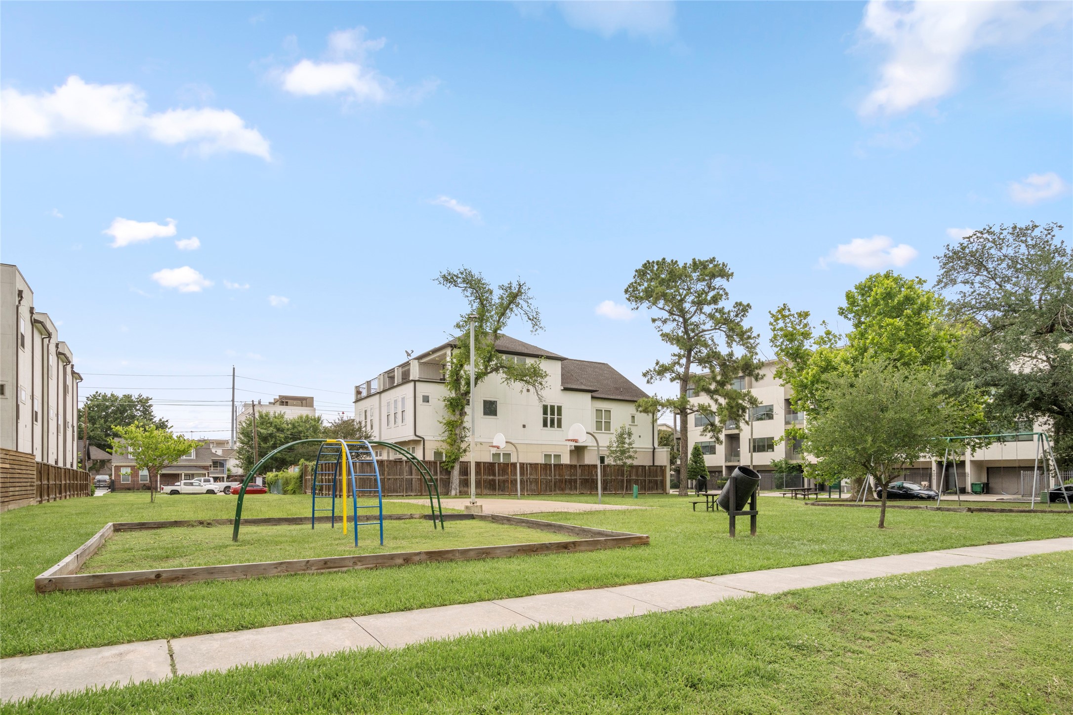  1611 Summer Street B - 物件實景