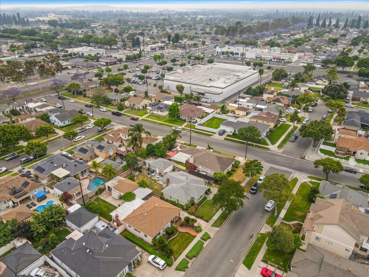 Lakewood, California, 90713, United States, 3 Bedrooms Bedrooms, ,1 BathroomBathrooms,Residential,For Sale,1927996
