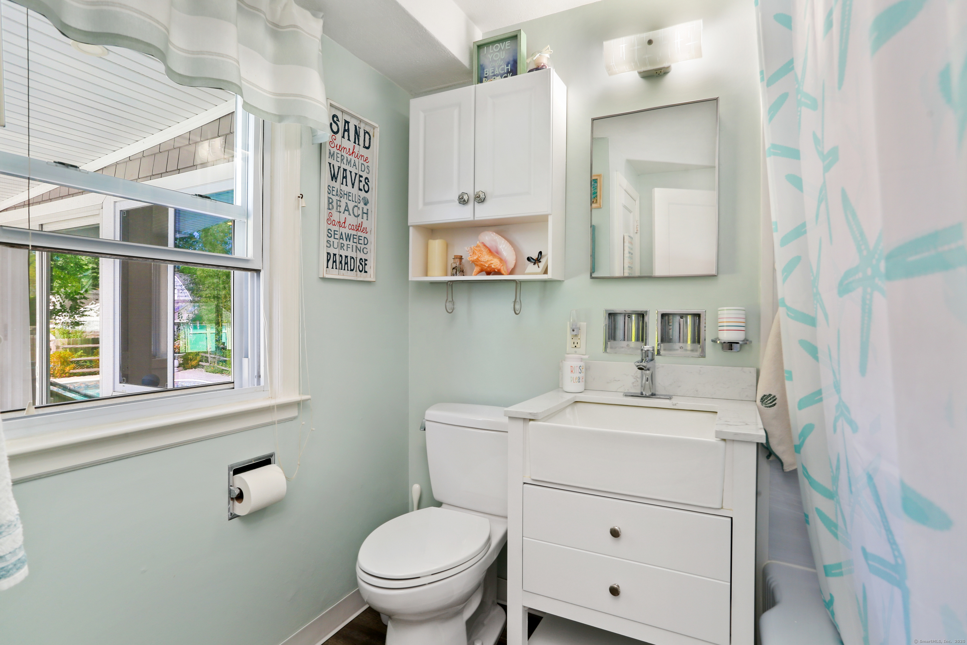 Milford, Connecticut, 06460, United States, 3 Bedrooms Bedrooms, ,2 BathroomsBathrooms,Residential,For Sale,1933050