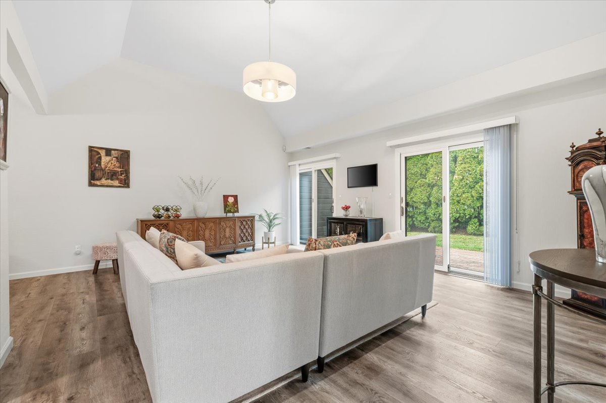 Massapequa Park, New York, 11762, United States, 2 Bedrooms Bedrooms, ,2 BathroomsBathrooms,Residential,For Sale,2008592