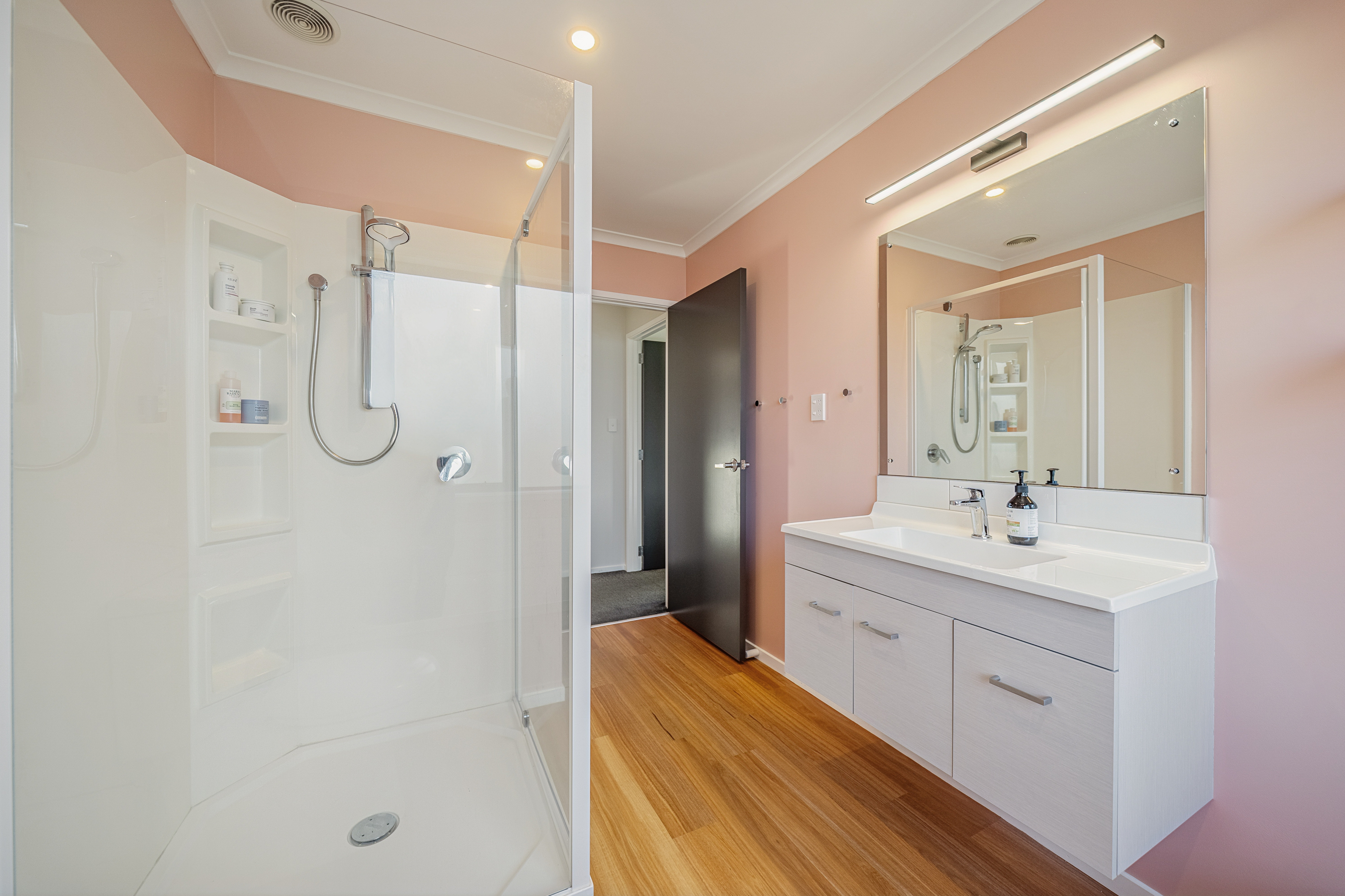  21 Te Kaeaea Crescent, Wallaceville, Upper Hutt - 物件實景