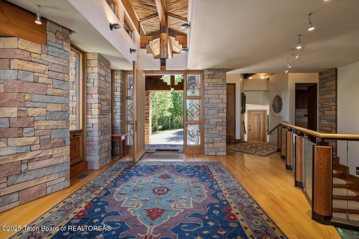 Jackson, Wyoming, 83001, United States, 4 Bedrooms Bedrooms, ,5 BathroomsBathrooms,Residential,For Sale,1851066