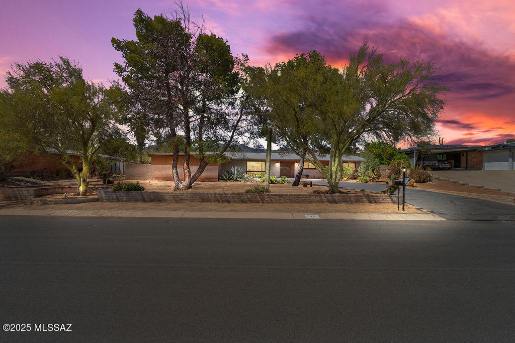 Tucson, Arizona, 85750, United States, 4 Bedrooms Bedrooms, ,3 BathroomsBathrooms,Residential,For Sale,1818132