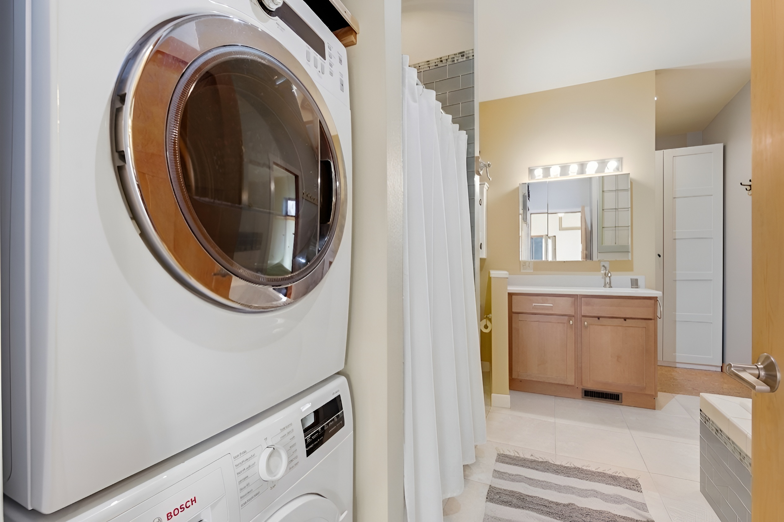  Unique Mid-Century Modern Retreat in a Private Wooded Setting - 物件實景