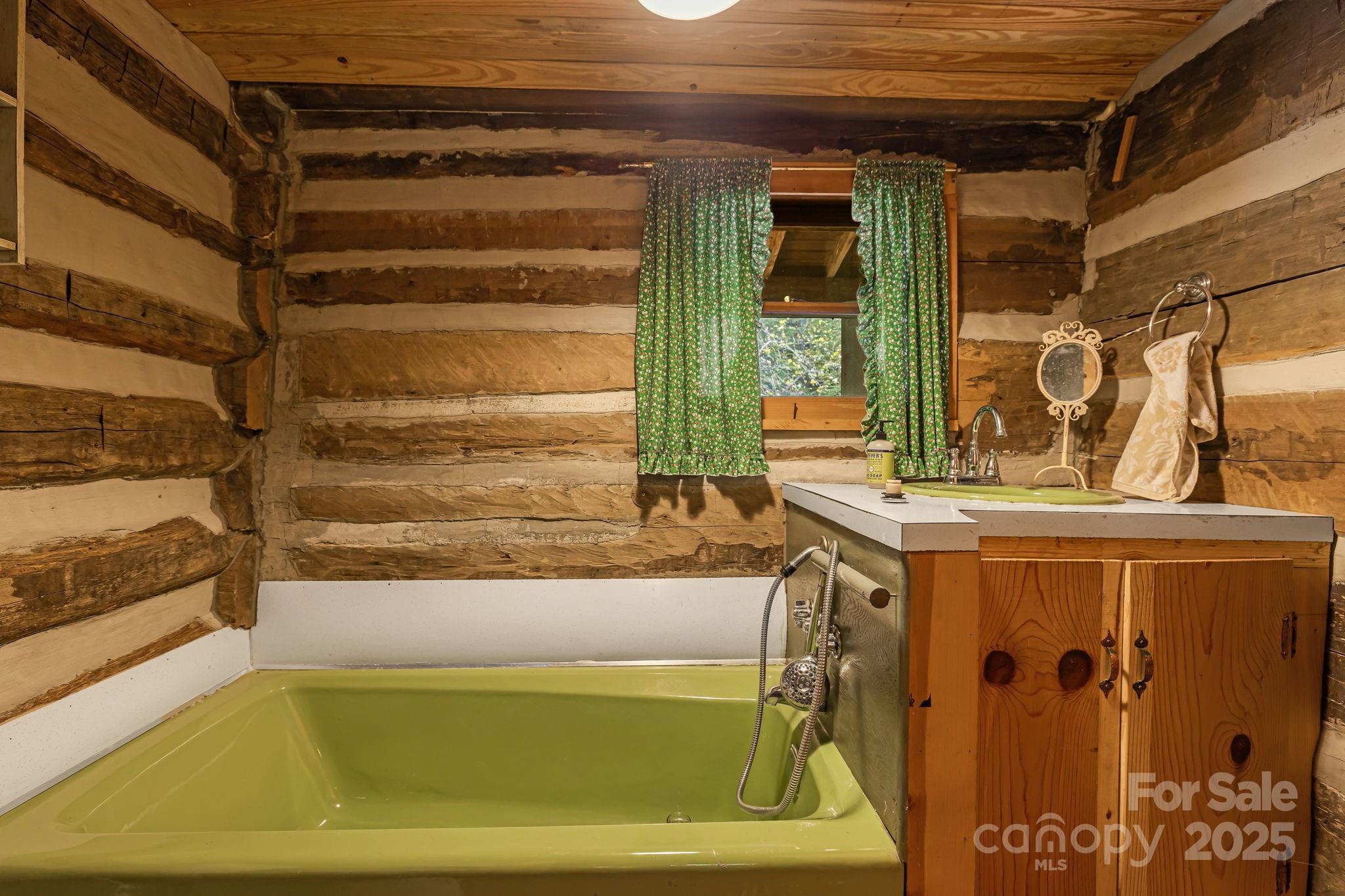 Burnsville, North Carolina, 28714, United States, 3 Bedrooms Bedrooms, ,2 BathroomsBathrooms,Residential,For Sale,1967012