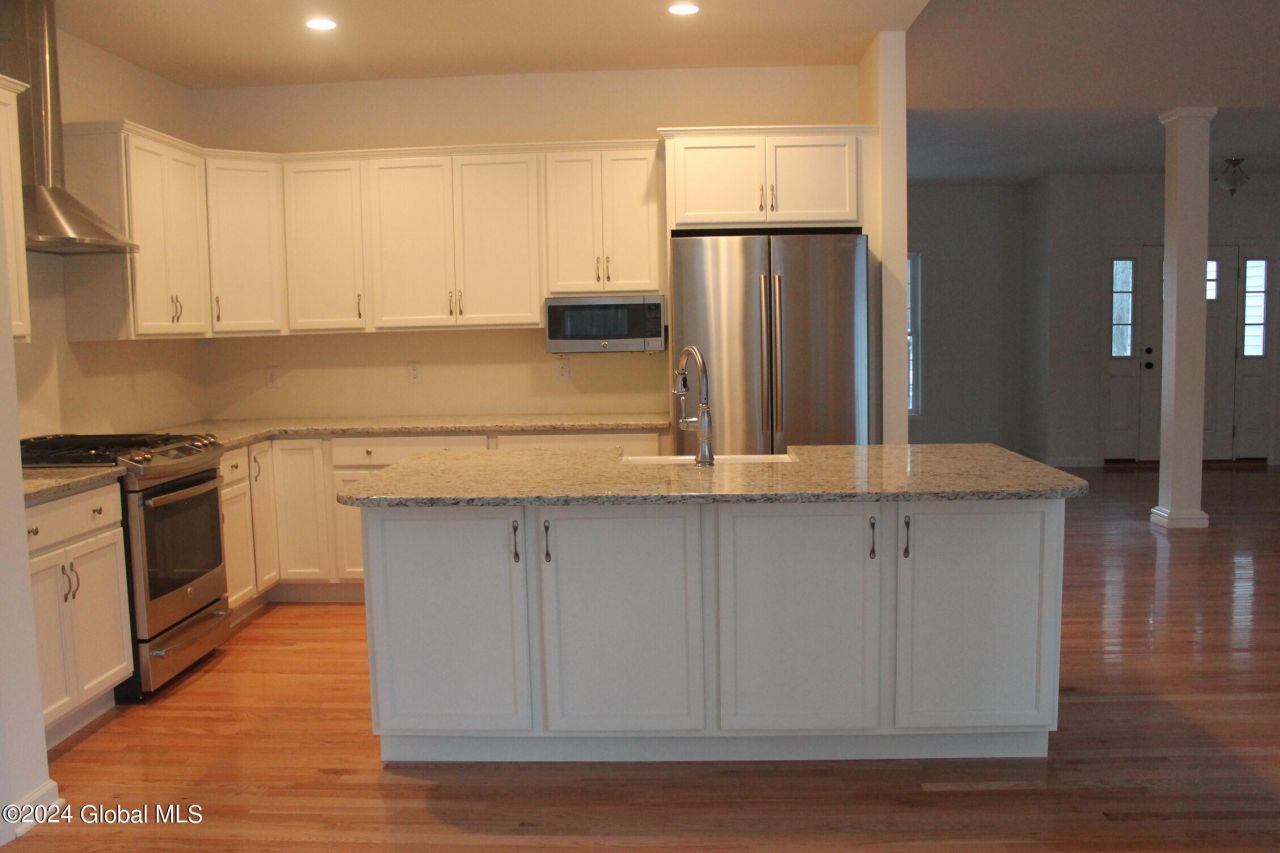 Mechanicville, New York, 12118, United States, 3 Bedrooms Bedrooms, ,2 BathroomsBathrooms,Residential,For Sale,1989562