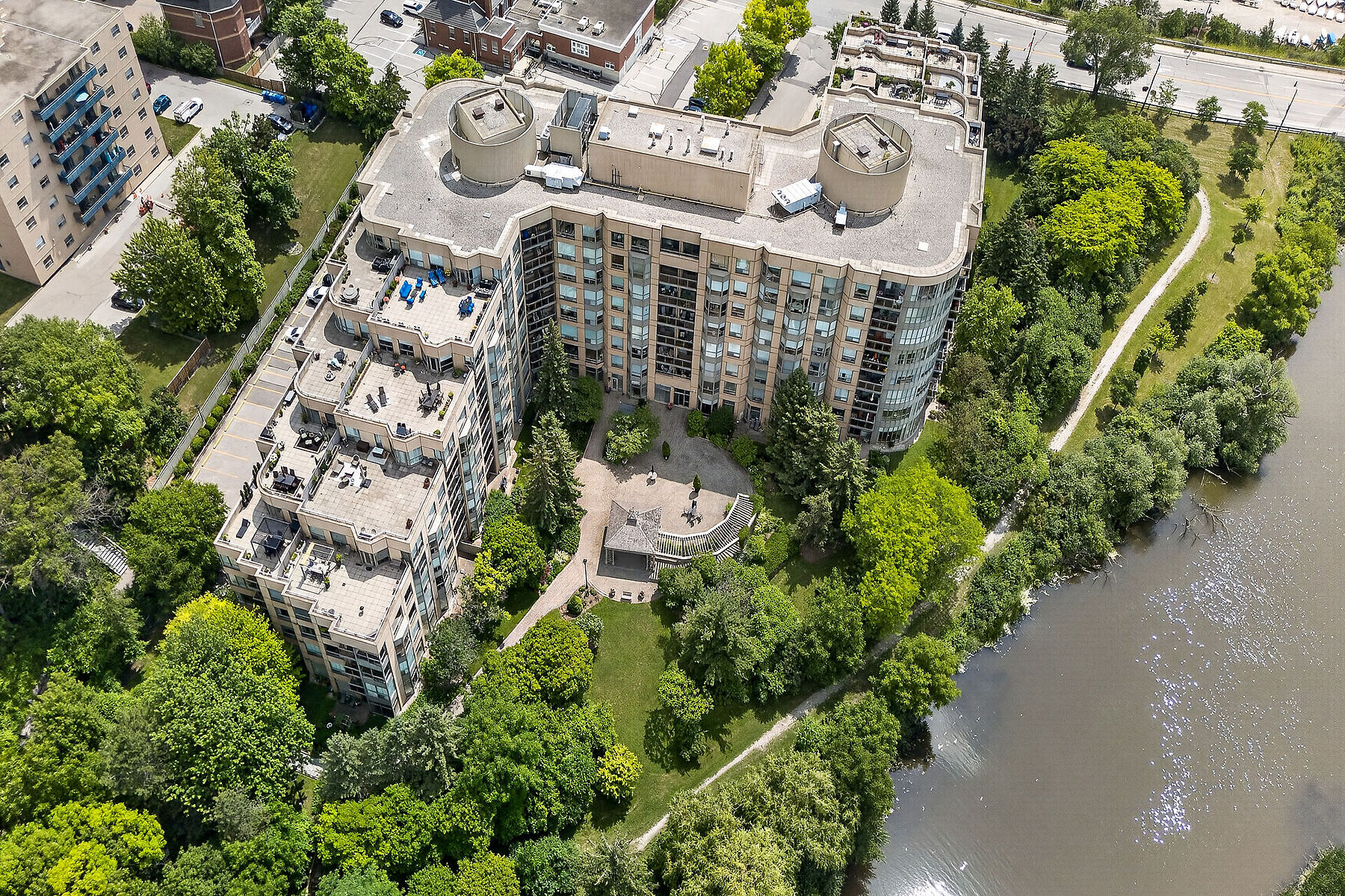  Desirable Waterfront Condo - 物件實景