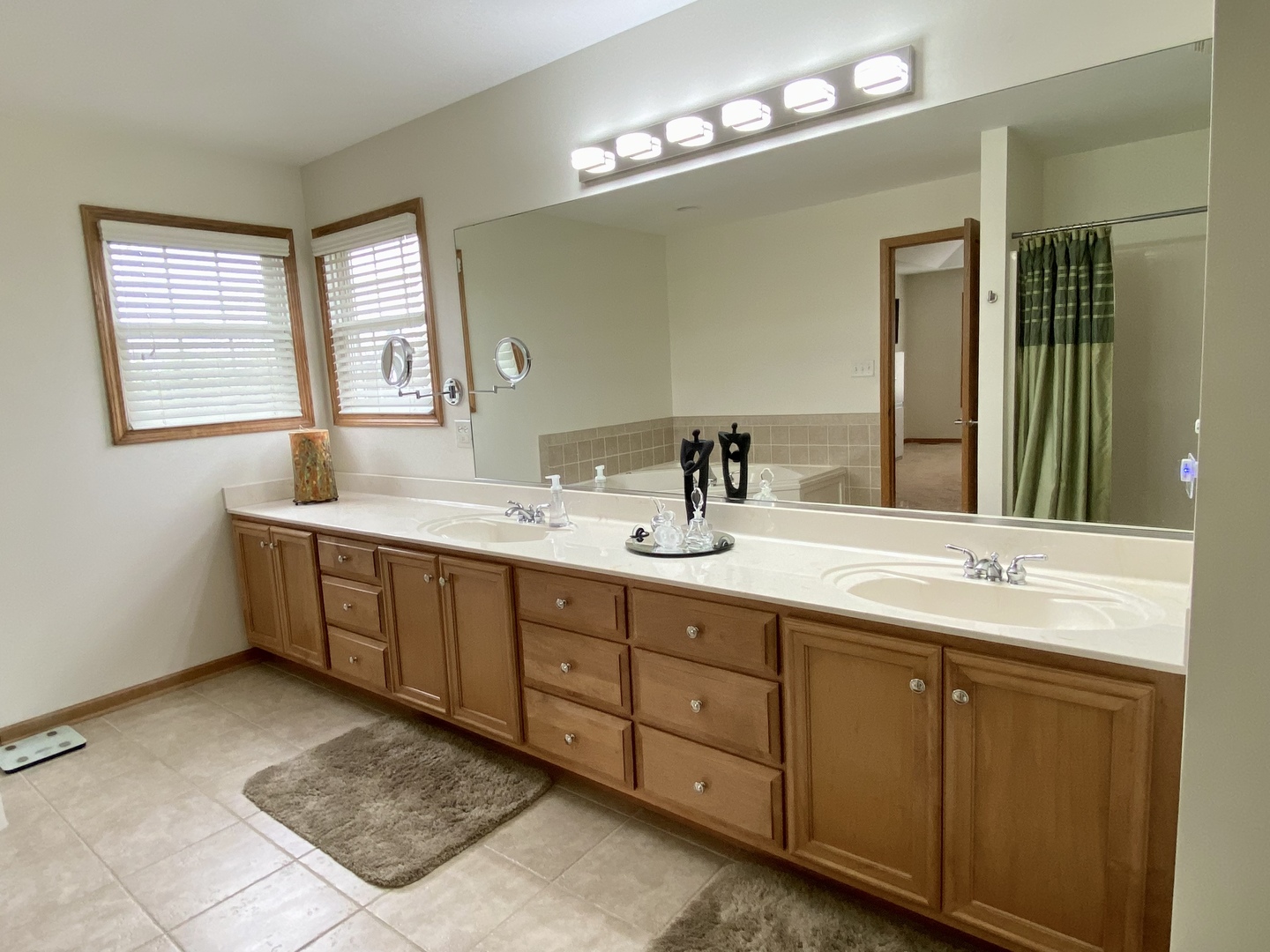 Frankfort, Illinois, 60423, United States, 5 Bedrooms Bedrooms, ,3 BathroomsBathrooms,Residential,For Sale,1923148