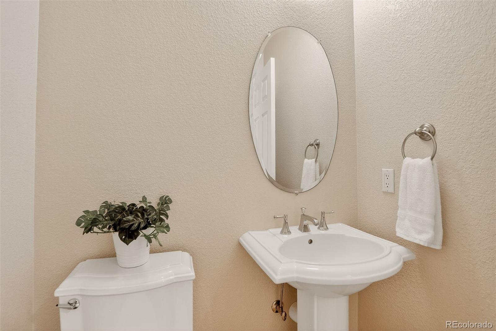 Aurora, Colorado, 80016, United States, 4 Bedrooms Bedrooms, ,4 BathroomsBathrooms,Residential,For Sale,1918774