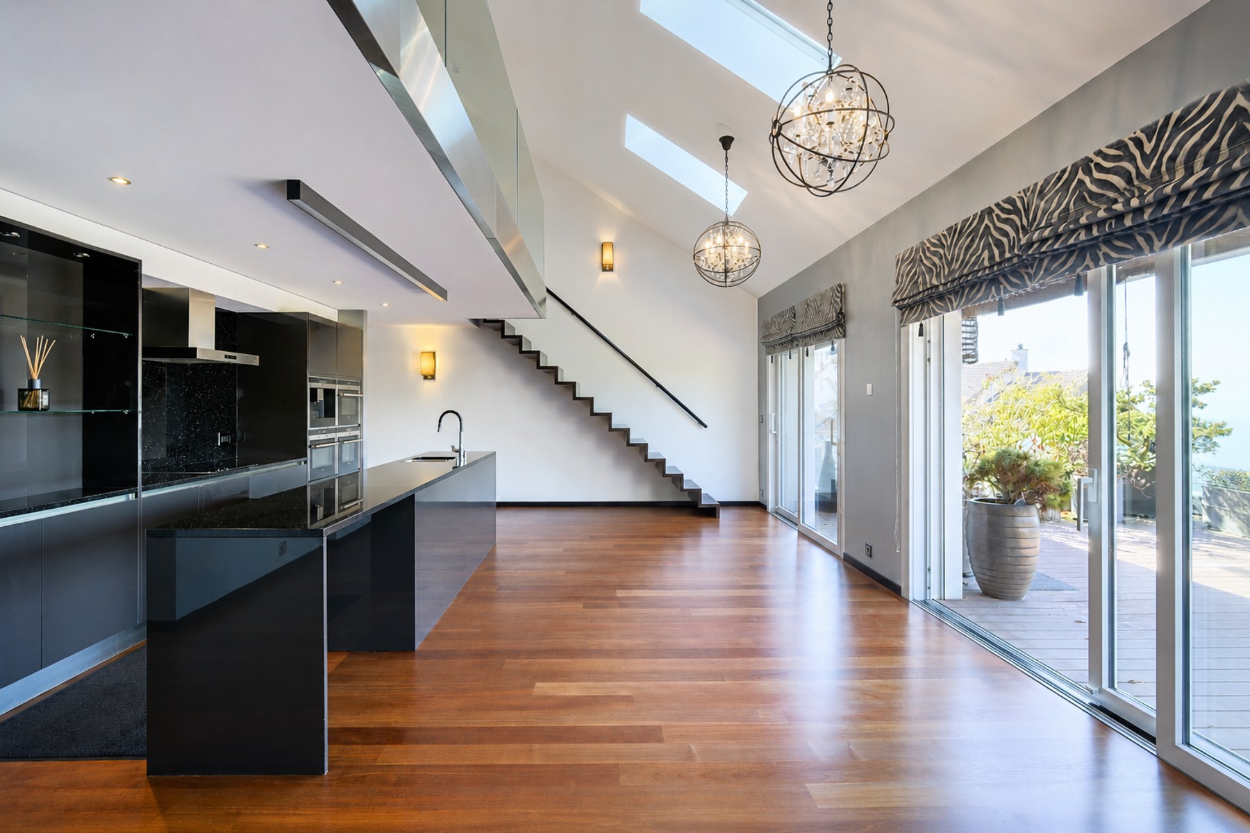  Stunning duplex apartment with lake views and high-quality finishes - 物件實景