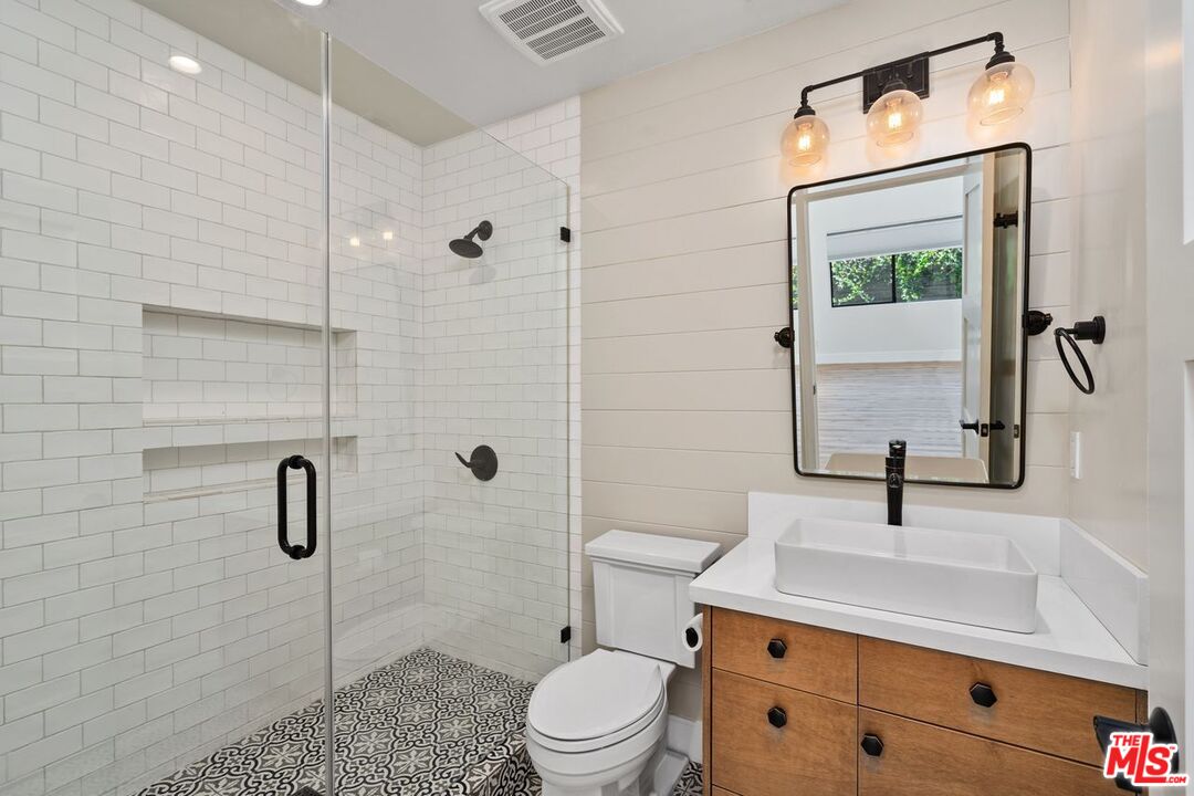 Woodland Hills, California, 91367, United States, 5 Bedrooms Bedrooms, ,3 BathroomsBathrooms,Residential,For Sale,1925987