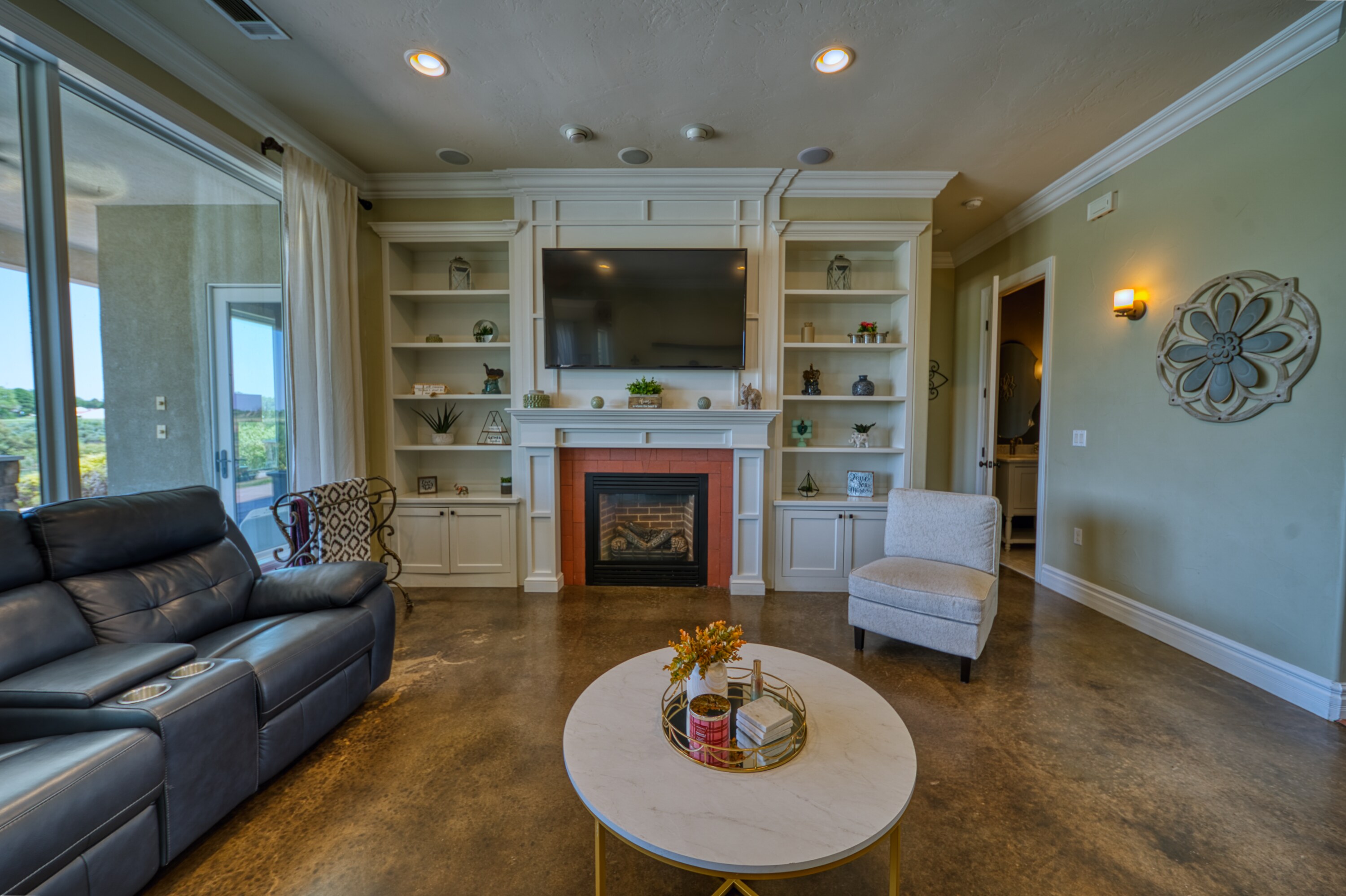 Carlsbad, New Mexico, 88220, United States, 5 Bedrooms Bedrooms, ,4 BathroomsBathrooms,Residential,For Sale,1974334