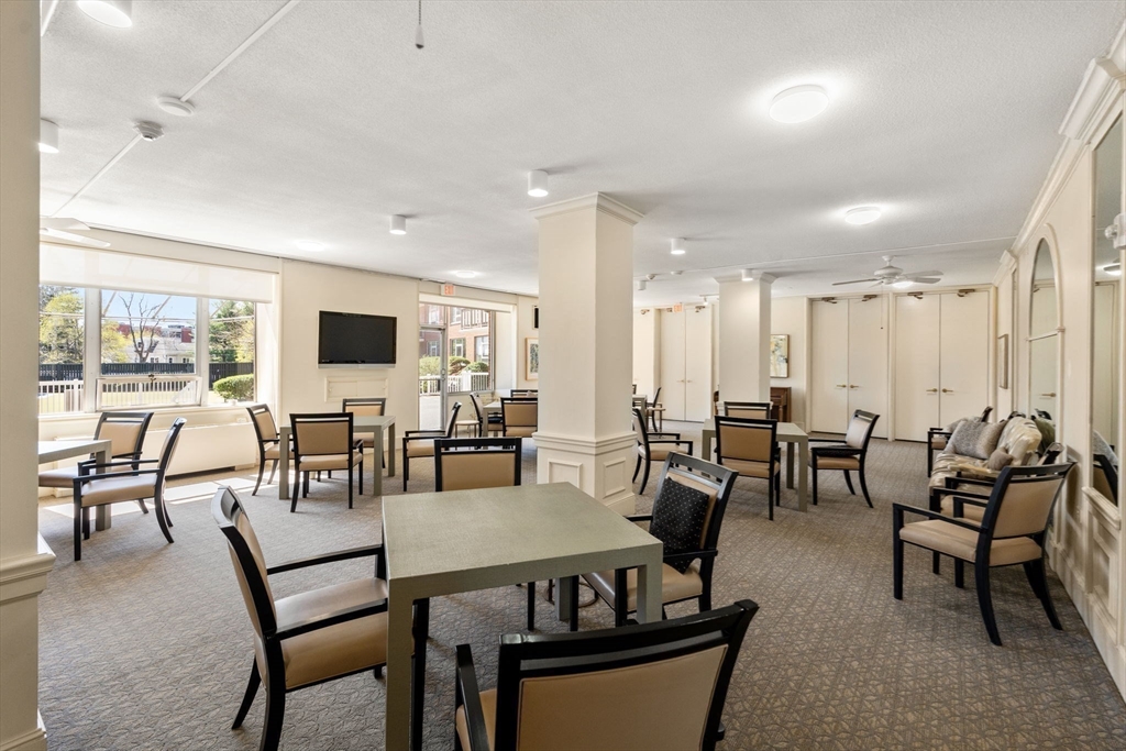 Newton, Massachusetts, 02467, United States, 1 Bedroom Bedrooms, ,2 BathroomsBathrooms,Residential,For Sale,1954764