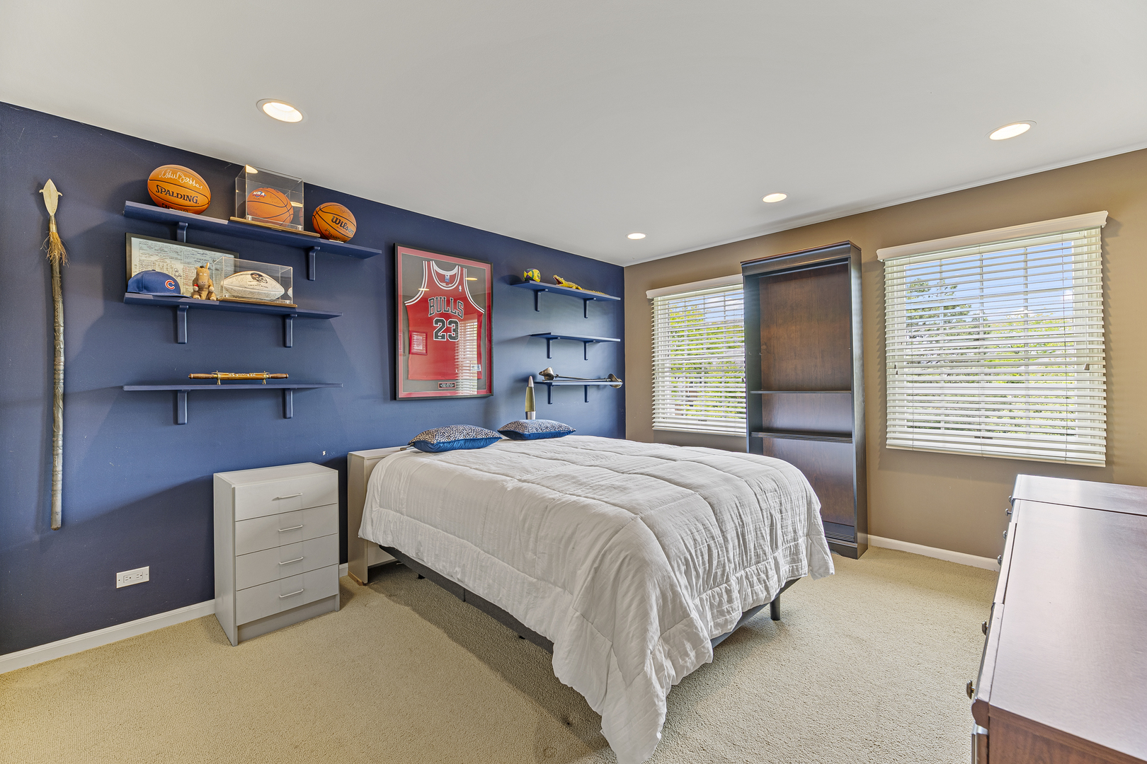 Glenview, Illinois, 60026, United States, 5 Bedrooms Bedrooms, ,4 BathroomsBathrooms,Residential,For Sale,1951003