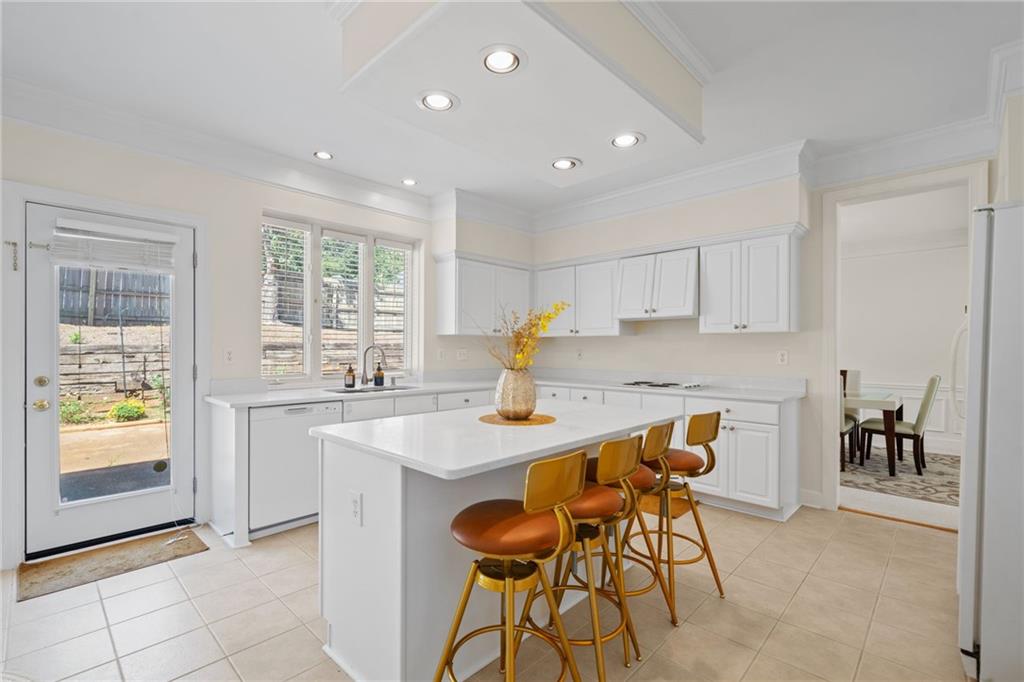 Roswell, Georgia, 30075, United States, 4 Bedrooms Bedrooms, ,3 BathroomsBathrooms,Residential,For Sale,1986078