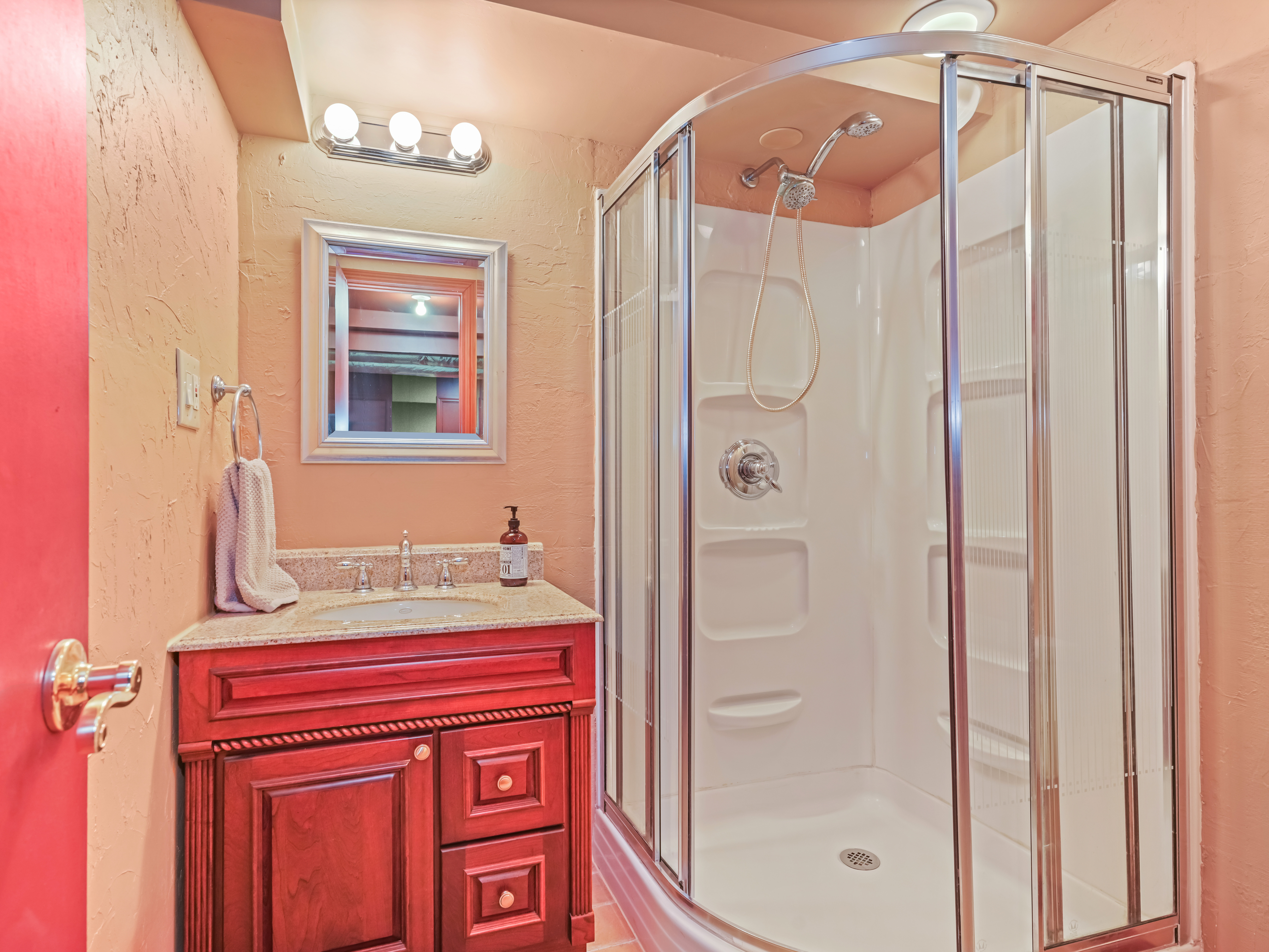  Stunning Custom Colonial - 物件實景