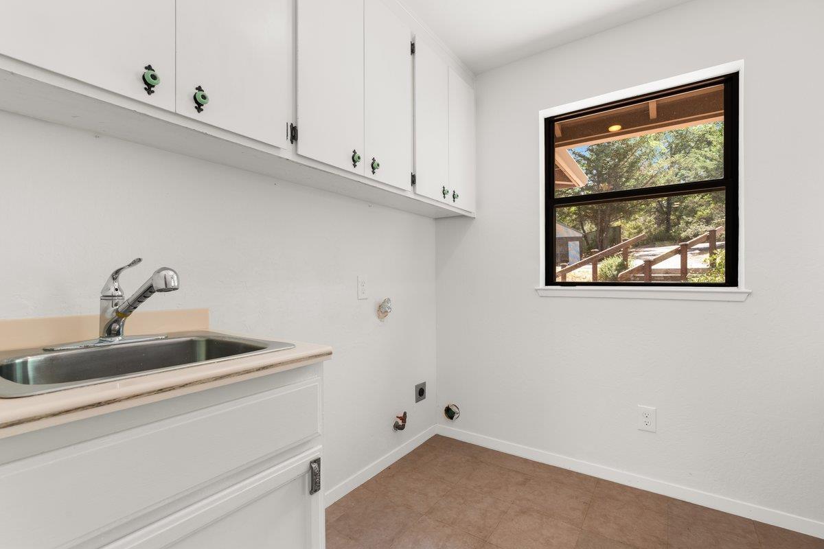Nevada City, California, 95959, United States, 3 Bedrooms Bedrooms, ,3 BathroomsBathrooms,Residential,For Sale,1916379