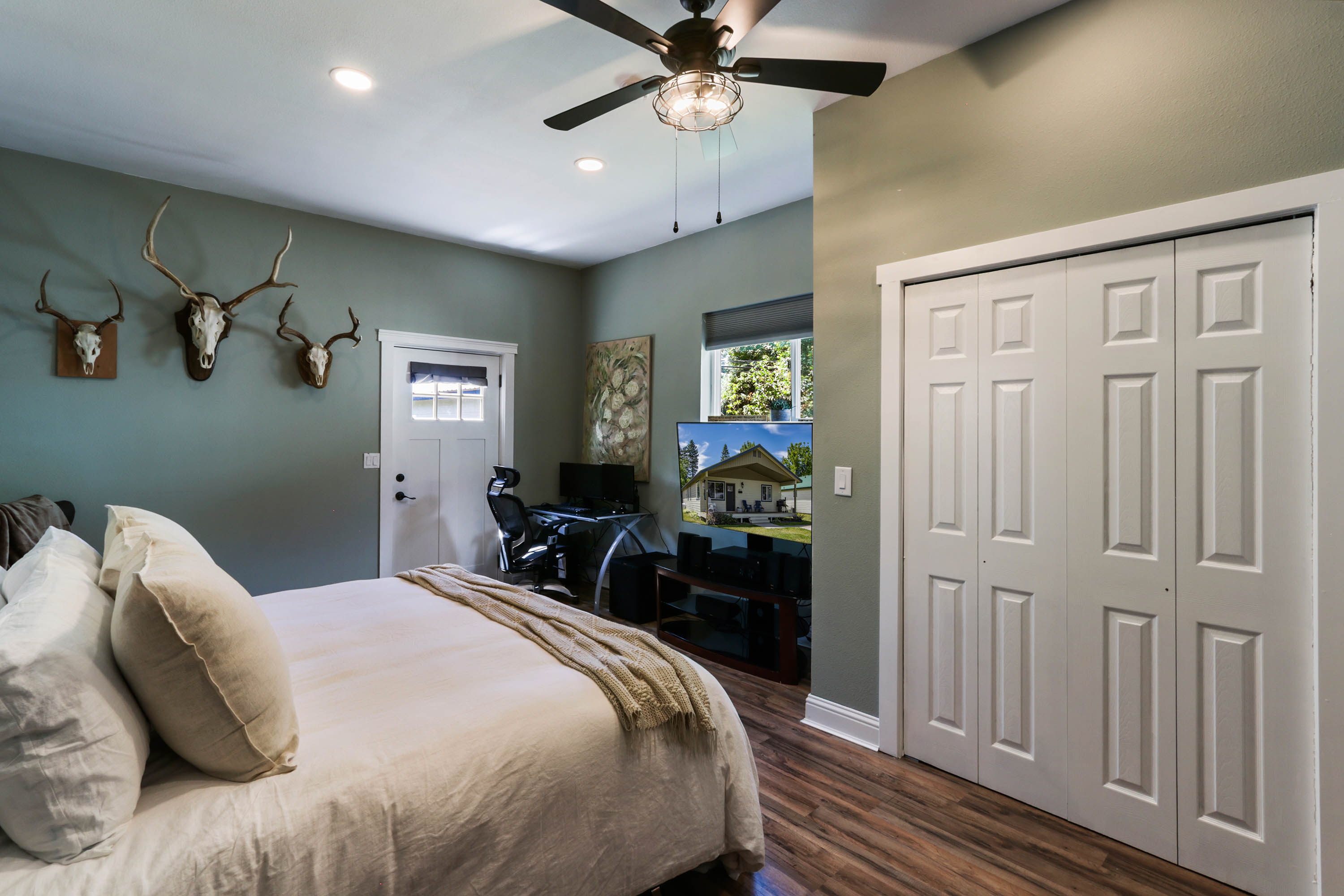 Sandpoint, Idaho, 83864, United States, 4 Bedrooms Bedrooms, ,2 BathroomsBathrooms,Residential,For Sale,1928648