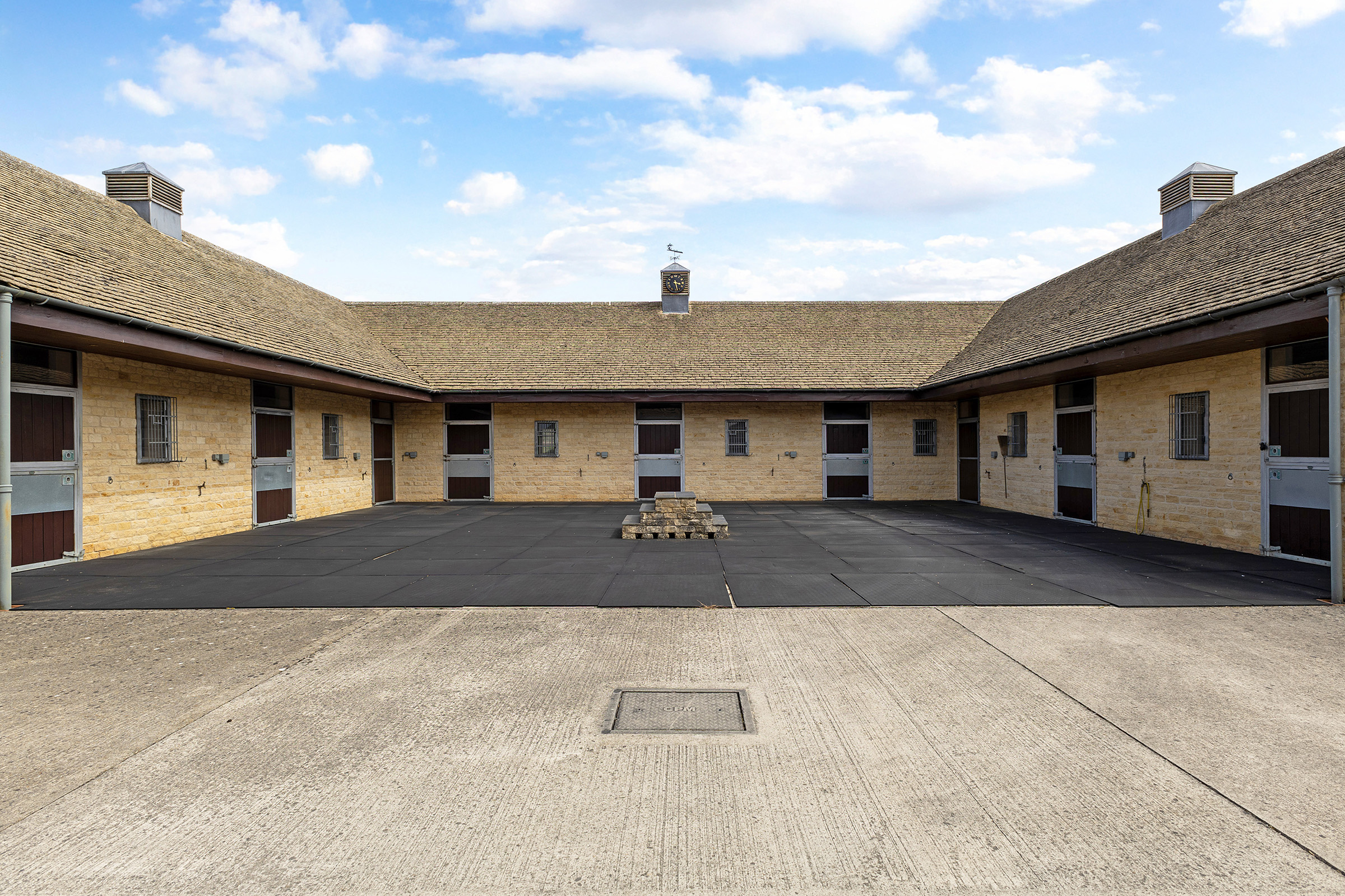  An Impressive Country Estate with Indoor Pool and Equestrian Facilities - 物件實景