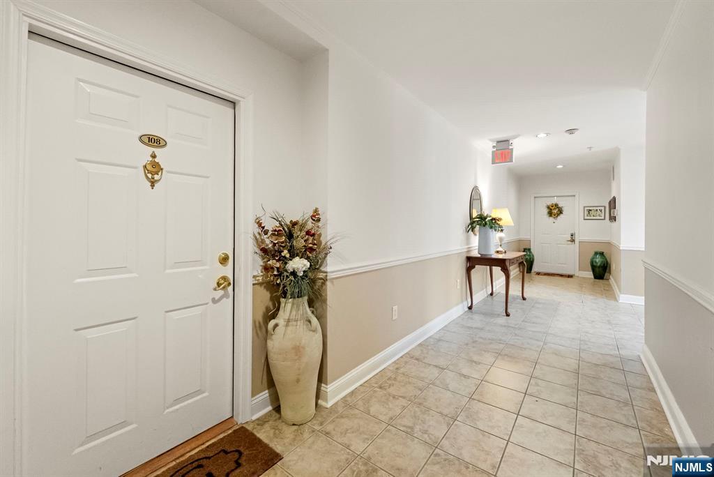 Edgewater, New Jersey, 07020, United States, 2 Bedrooms Bedrooms, ,2 BathroomsBathrooms,Residential,For Sale,1934539