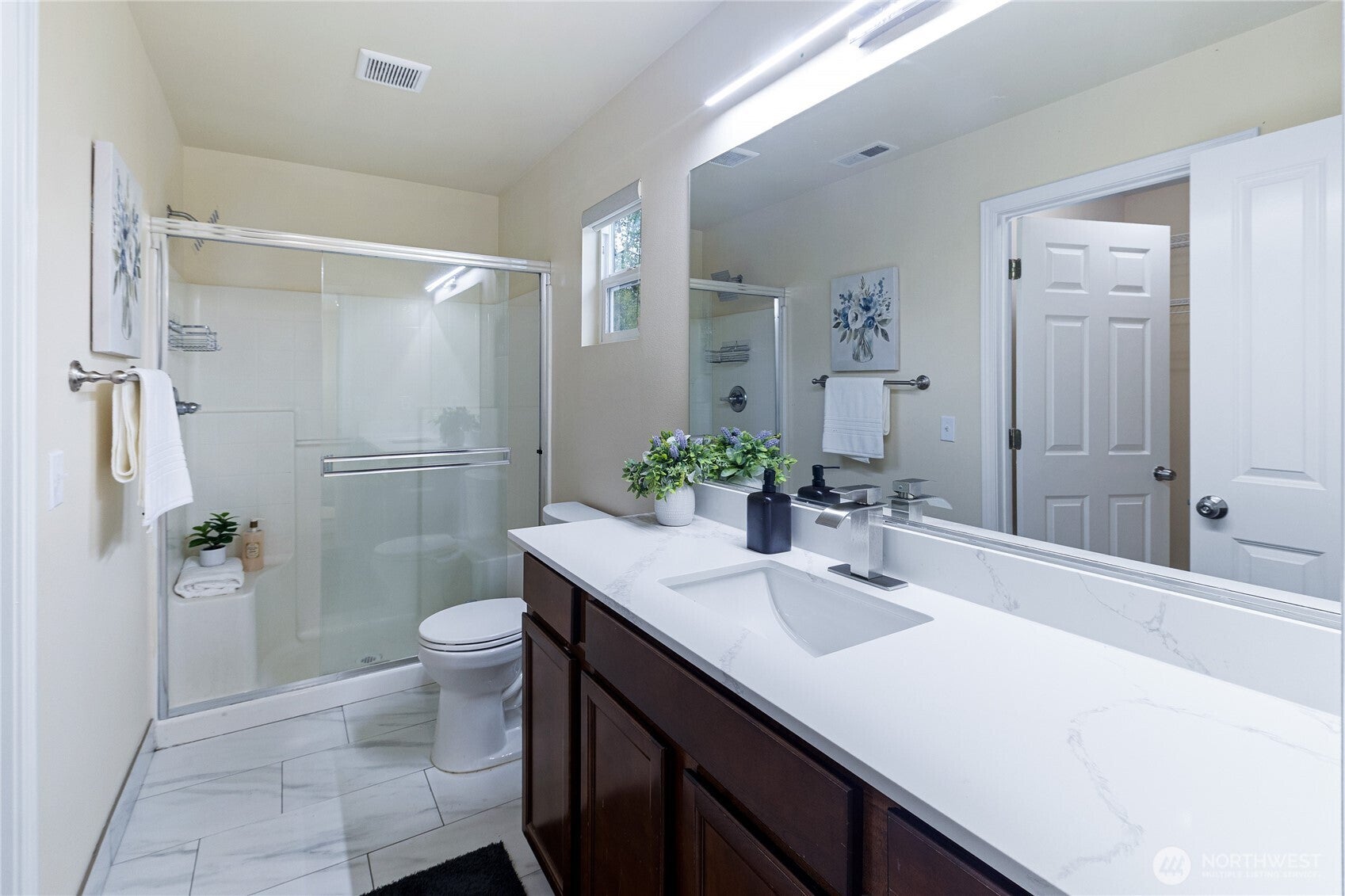 Kent, Washington, 98042, United States, 4 Bedrooms Bedrooms, ,3 BathroomsBathrooms,Residential,For Sale,1987043