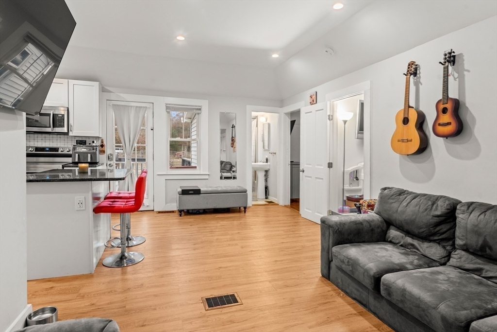 Sandwich, Massachusetts, 02563, United States, 2 Bedrooms Bedrooms, ,1 BathroomBathrooms,Residential,For Sale,1794763