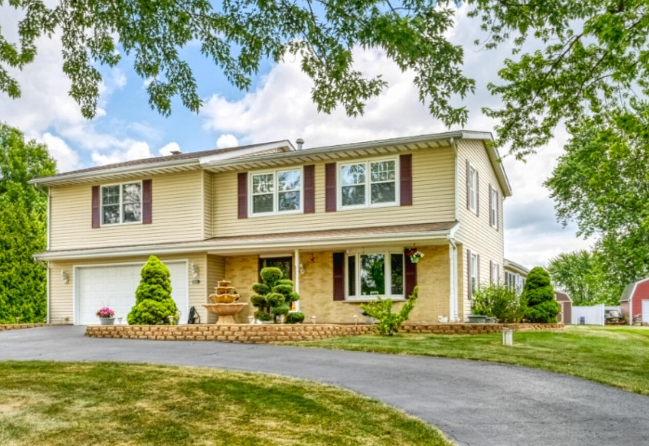 Dyer, Indiana, 46311, United States, 4 Bedrooms Bedrooms, ,3 BathroomsBathrooms,Residential,For Sale,1889773