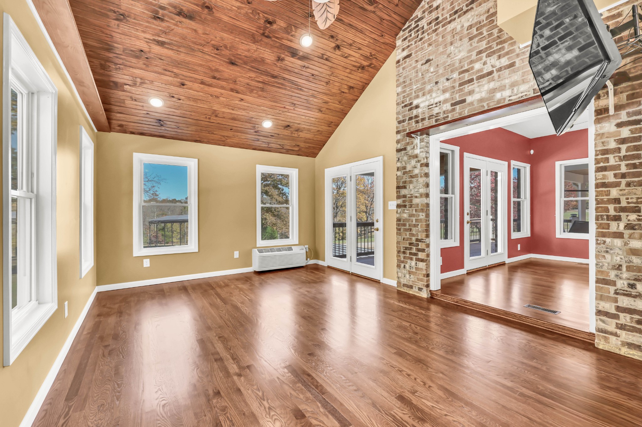 Clarksville, Tennessee, 37043, United States, 4 Bedrooms Bedrooms, ,4 BathroomsBathrooms,Residential,For Sale,1989948