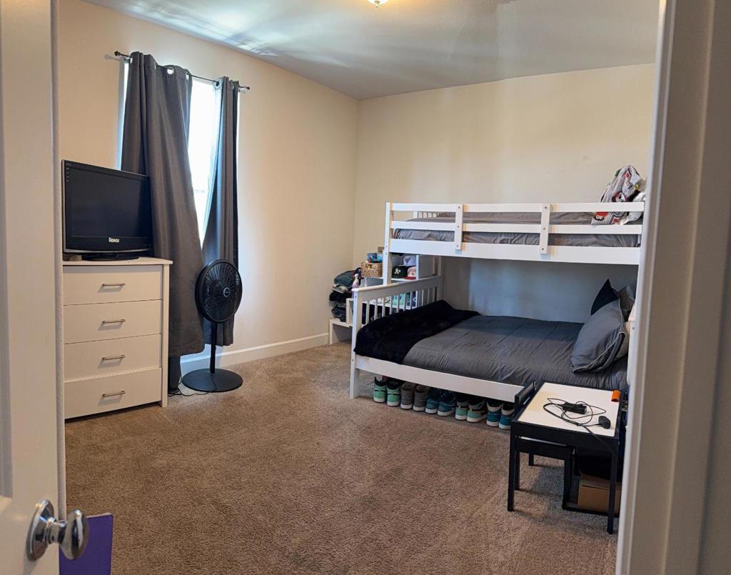 Hollister, California, 95023, United States, 4 Bedrooms Bedrooms, ,3 BathroomsBathrooms,Residential,For Sale,1980715