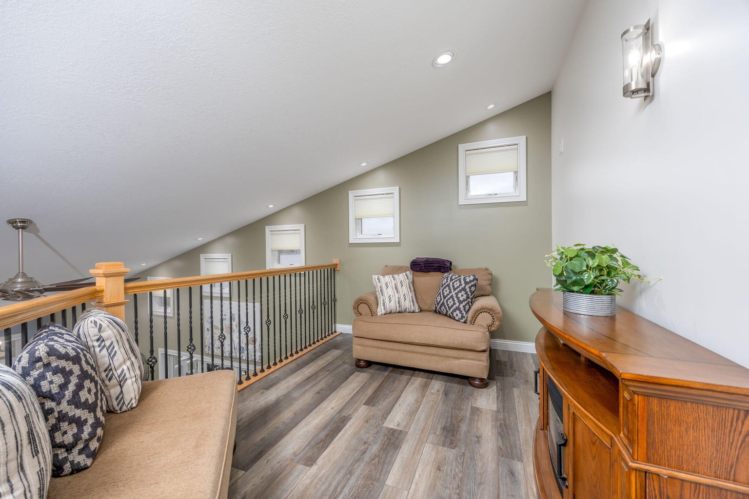 Canadian Lakes, Michigan, 49346, United States, 4 Bedrooms Bedrooms, ,3 BathroomsBathrooms,Residential,For Sale,1976401