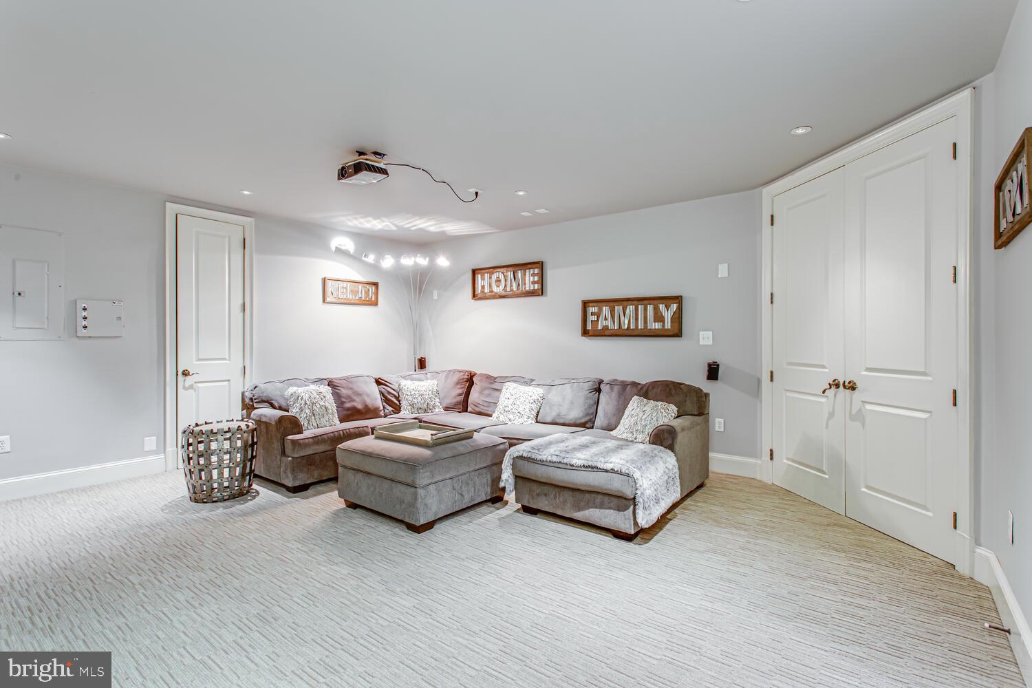 Mclean, Virginia, 22102, United States, 7 Bedrooms Bedrooms, ,10 BathroomsBathrooms,Residential,For Sale,1842537
