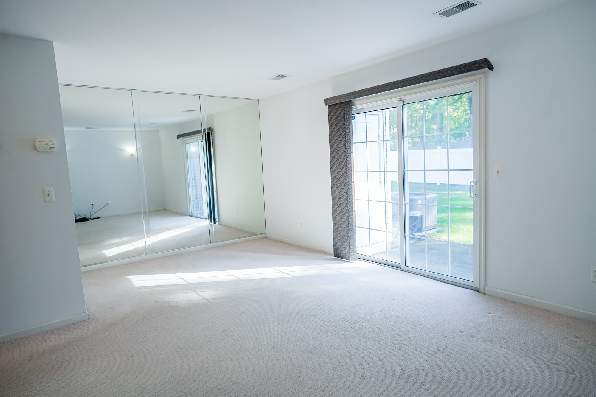  Spacious Townhome Overlooking the Woods - 物件實景