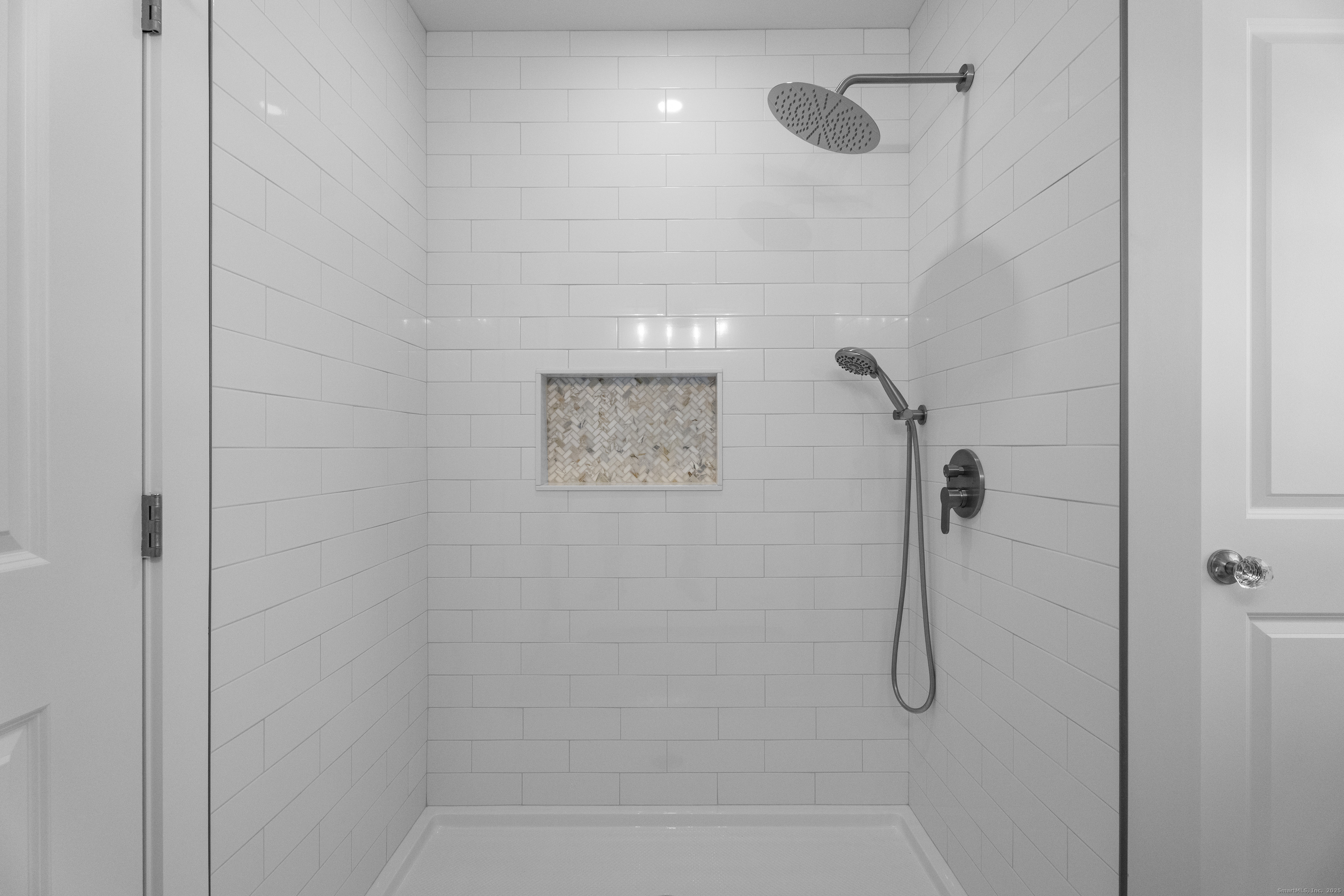 Waterford, Connecticut, 06385, United States, 2 Bedrooms Bedrooms, ,3 BathroomsBathrooms,Residential,For Sale,1995569