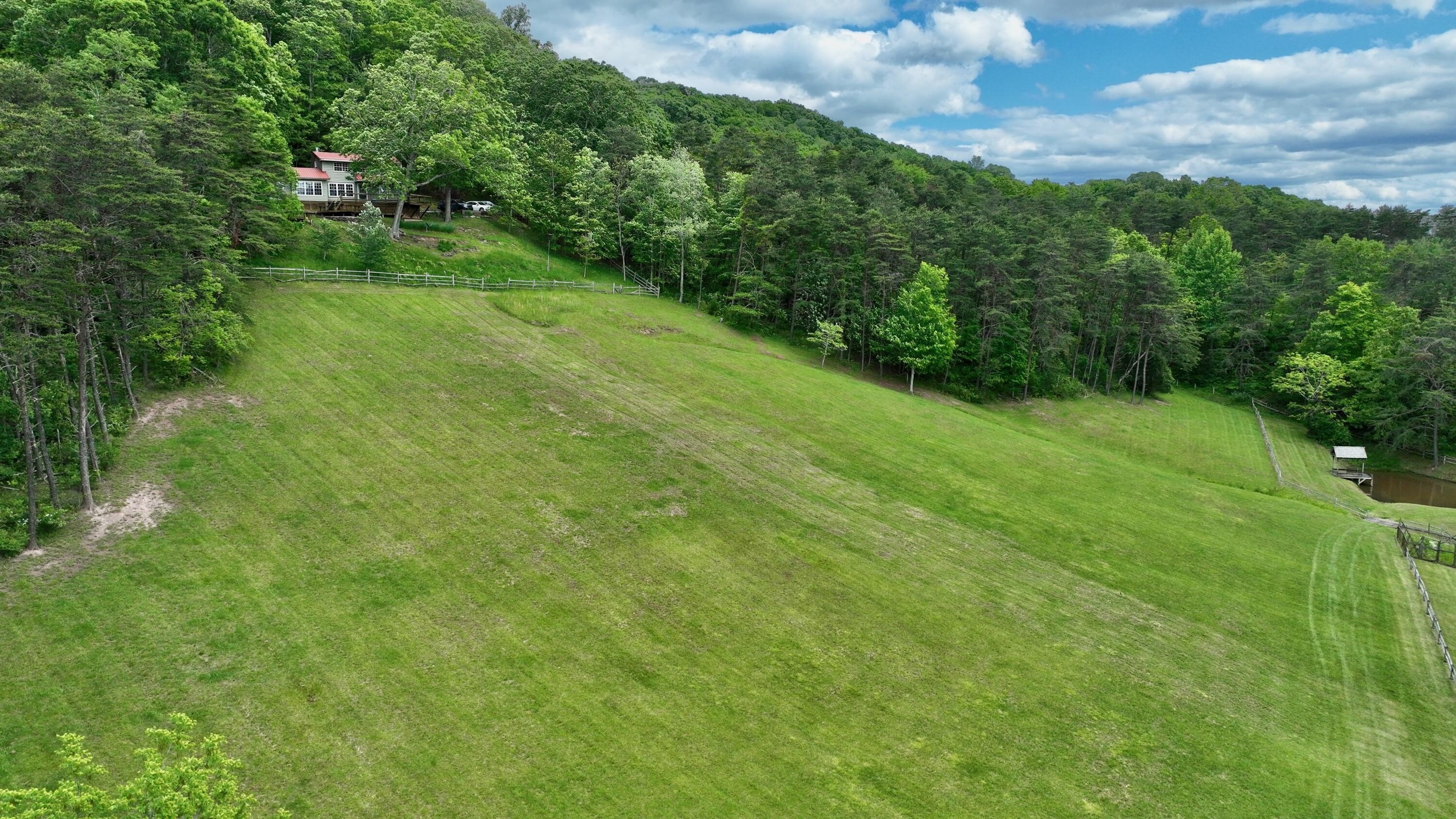 Hinton, West Virginia, 25951, United States, 3 Bedrooms Bedrooms, ,2 BathroomsBathrooms,Residential,For Sale,1847106