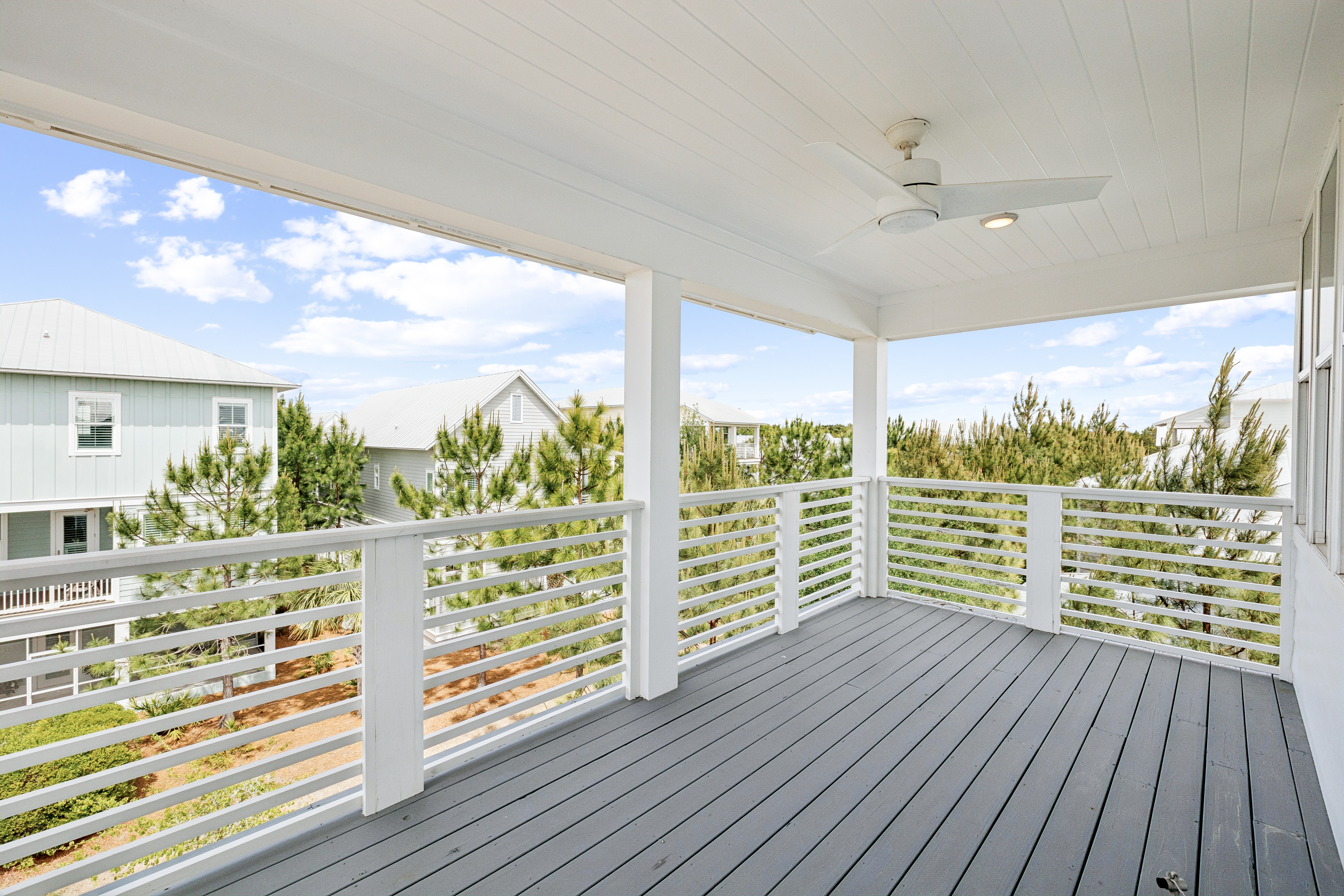  Spacious 3-Level Home With Elevator & Steps to Community Pool - 物件實景