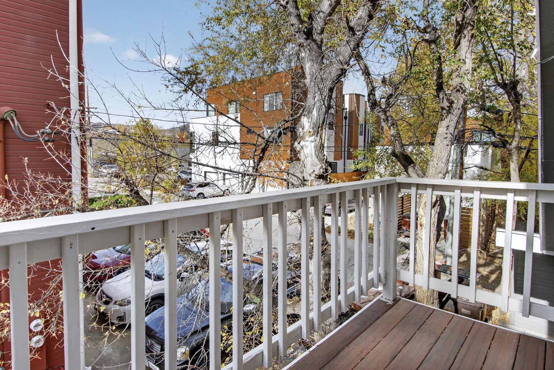  Well-Maintained Home Tucked Away in a Peaceful and Private Corner of Walnut St. - 物件實景