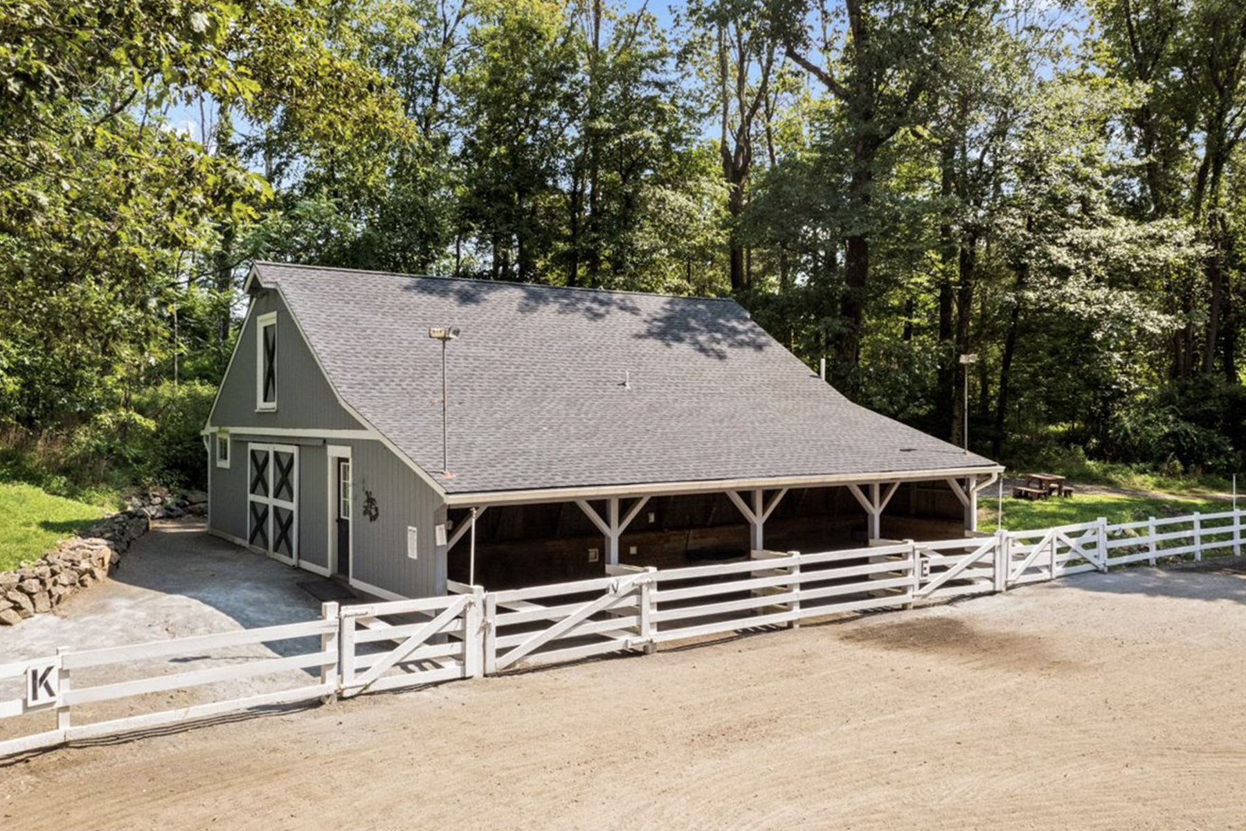  Updated Tewksbury Hobby Farm - 物件實景