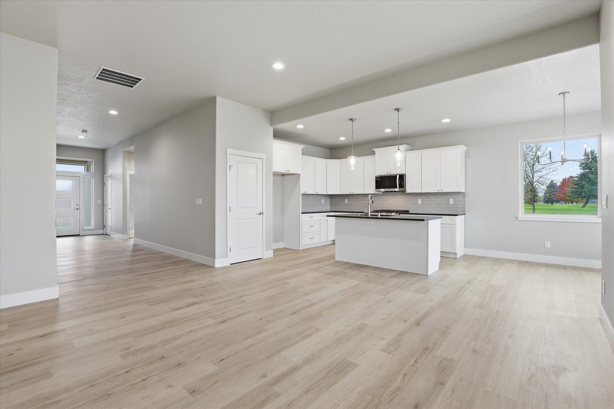 Deer Park, Washington, 99006, United States, 3 Bedrooms Bedrooms, ,2 BathroomsBathrooms,Residential,For Sale,1986419