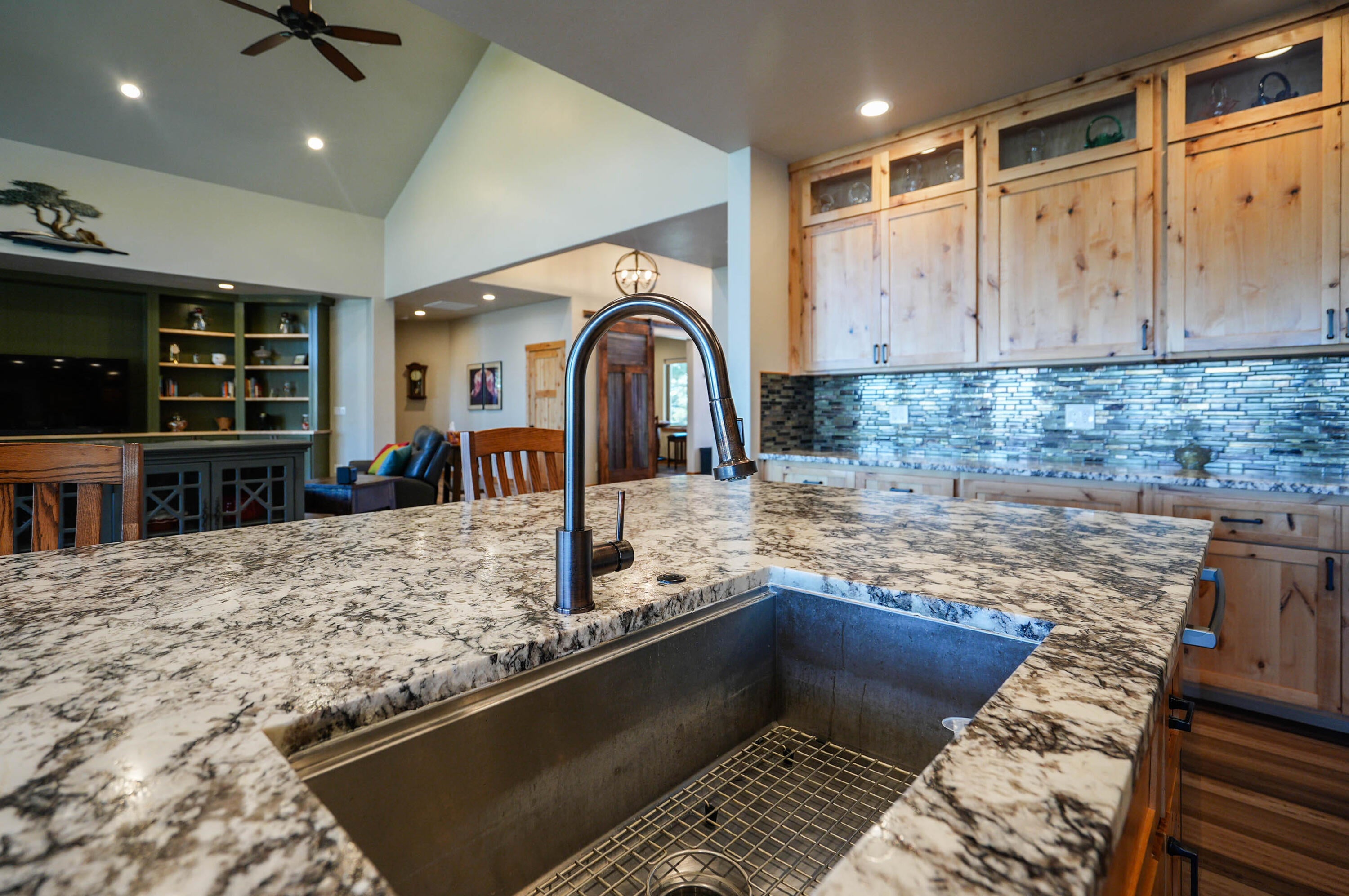 Klamath Falls, Oregon, 97601, United States, 3 Bedrooms Bedrooms, ,4 BathroomsBathrooms,Residential,For Sale,1940970