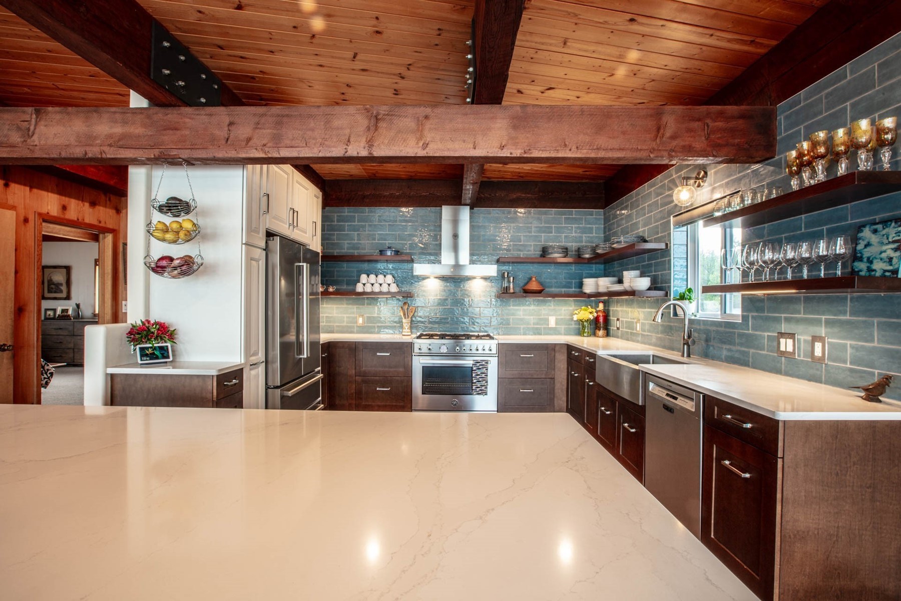  Renovated Waterfront Retreat with Private Dock & Guest Barn - 物件實景