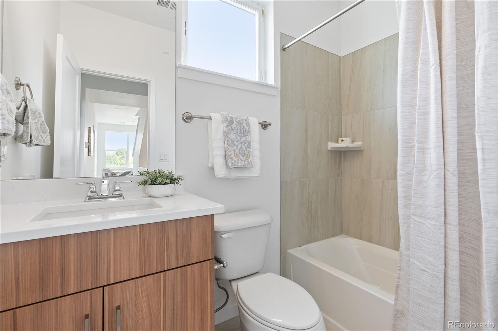 Denver, Colorado, 80231, United States, 3 Bedrooms Bedrooms, ,4 BathroomsBathrooms,Residential,For Sale,1875384