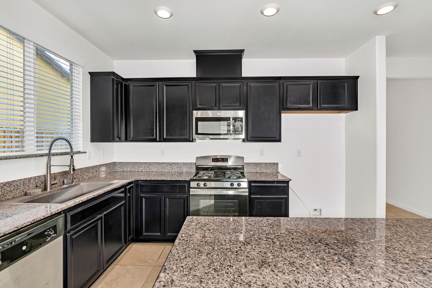 Los Banos, California, 93635, United States, 4 Bedrooms Bedrooms, ,3 BathroomsBathrooms,Residential,For Sale,1974667