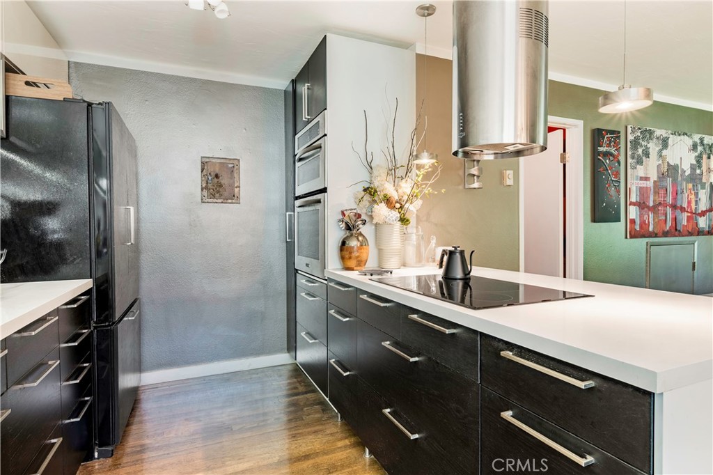 Long Beach, California, 90814, United States, 2 Bedrooms Bedrooms, ,2 BathroomsBathrooms,Residential,For Sale,1919883