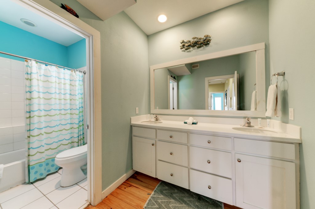 Port Aransas, Texas, 78373, United States, 4 Bedrooms Bedrooms, ,4 BathroomsBathrooms,Residential,For Sale,1837341