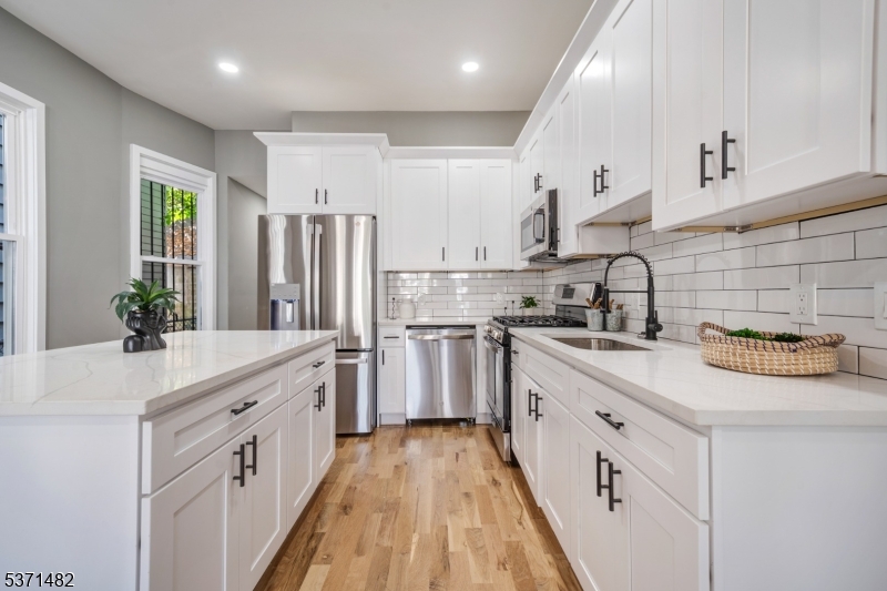 Newark City, New Jersey, 07103, United States, 6 Bedrooms Bedrooms, ,3 BathroomsBathrooms,Residential,For Sale,2002915