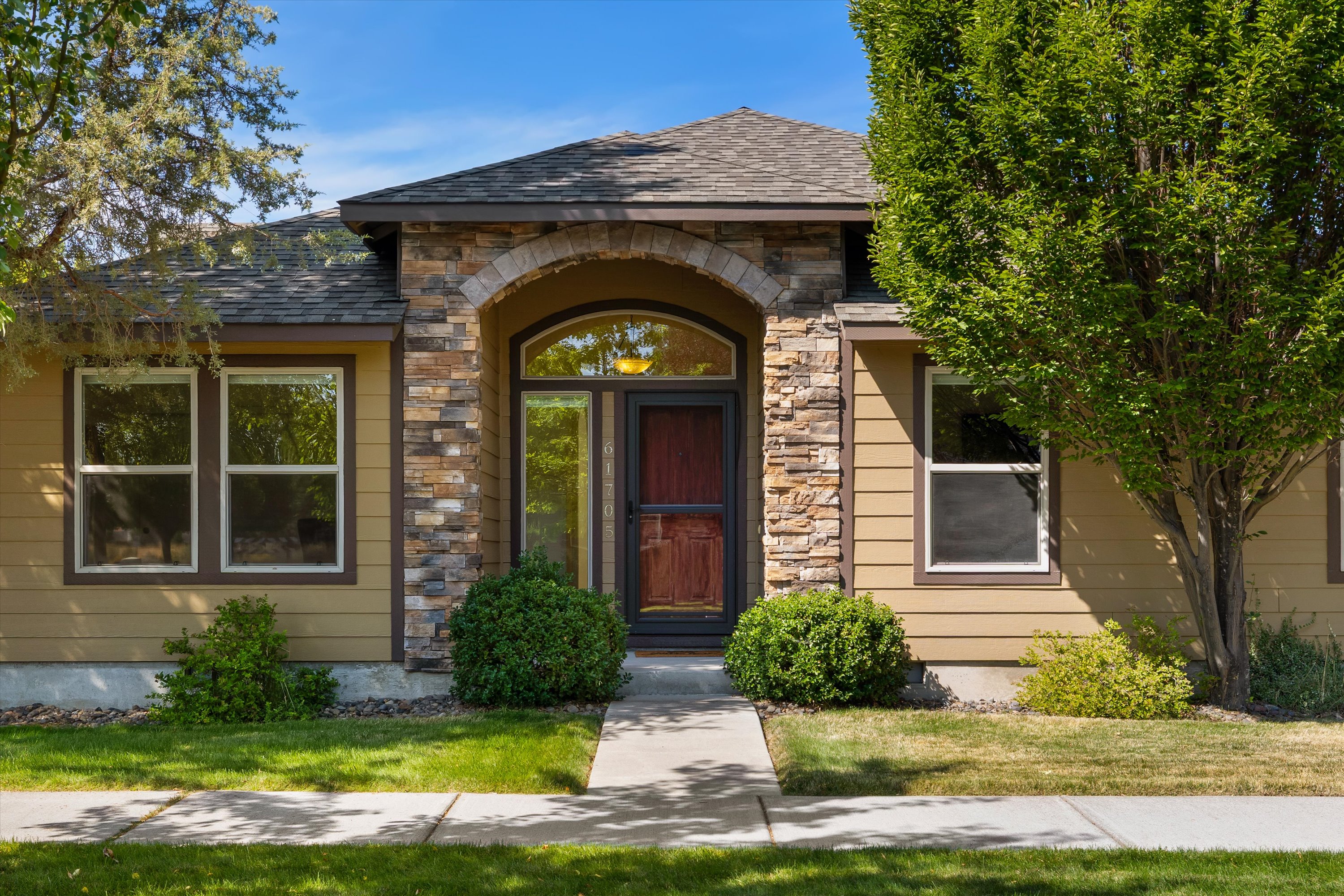 Bend, Oregon, 97702, United States, 3 Bedrooms Bedrooms, ,2 BathroomsBathrooms,Residential,For Sale,1941729
