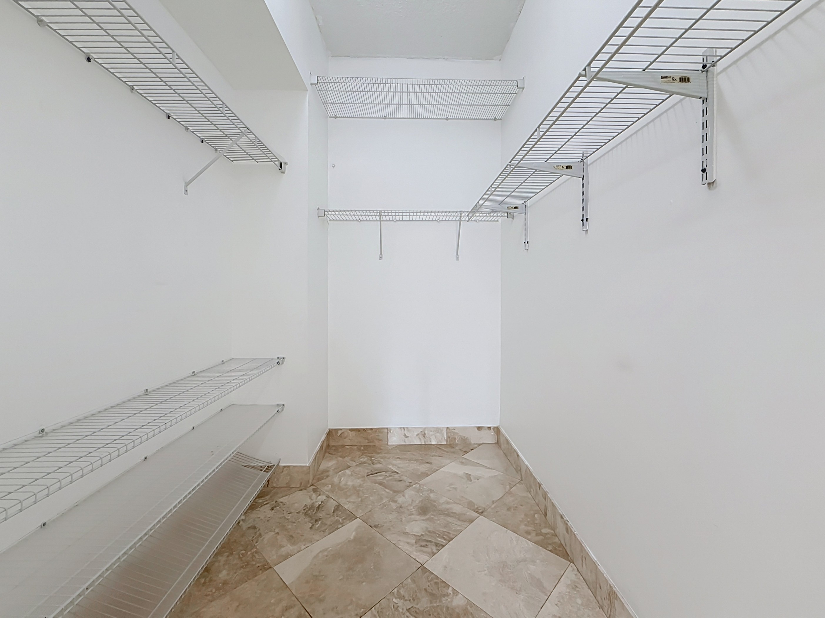  3470 E Coast Ave, Miami, FL, 33137 - 物件實景