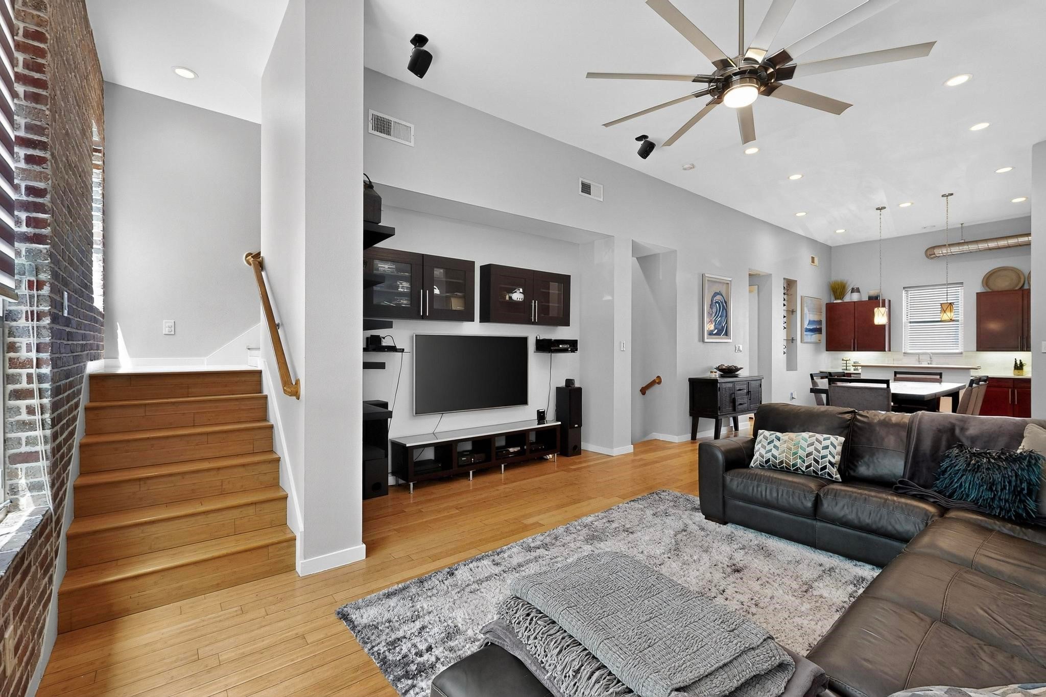 Dallas, Texas, 75204, United States, 3 Bedrooms Bedrooms, ,3 BathroomsBathrooms,Residential,For Sale,1977782