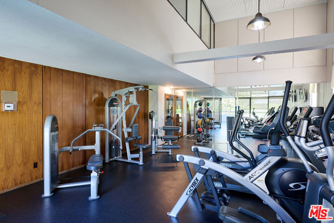 Los Angeles, California, 90012, United States, 2 Bedrooms Bedrooms, ,2 BathroomsBathrooms,Residential,For Sale,1839118