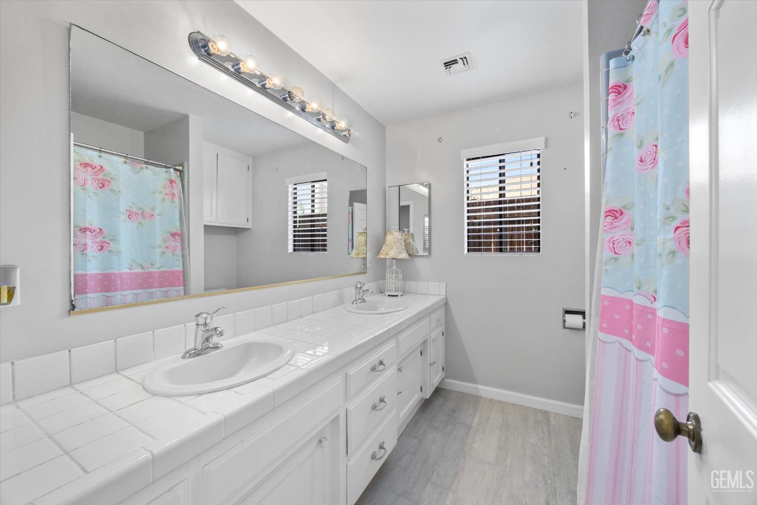 Bakersfield, California, 93308, United States, 4 Bedrooms Bedrooms, ,3 BathroomsBathrooms,Residential,For Sale,1963692